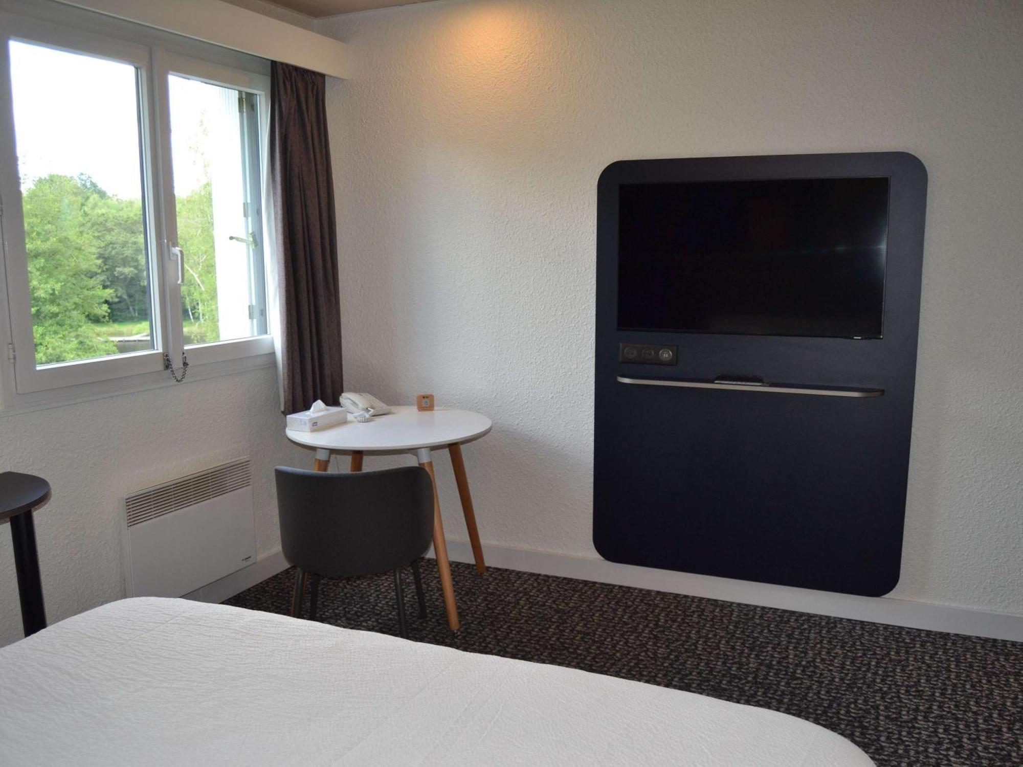 Hotel Ibis Égletons Esterno foto